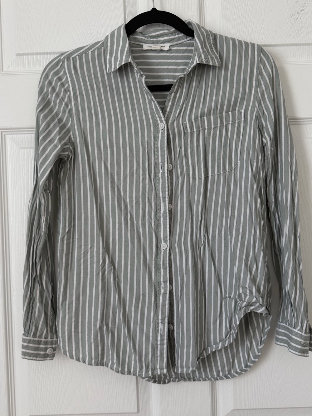beachlunchlounge Gray and White Striped Men's Button-Down Shirt